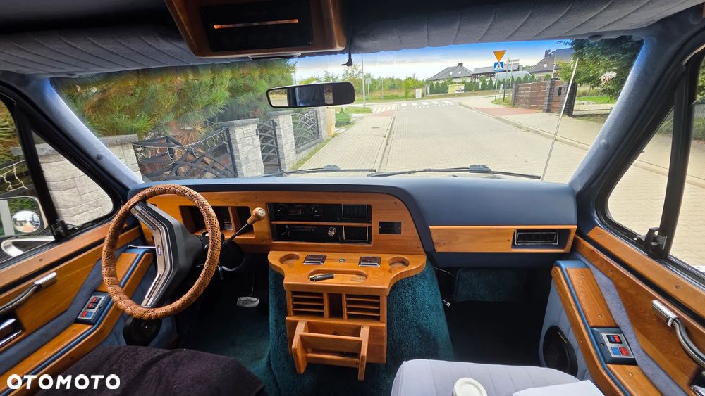 Ford Econoline - 21