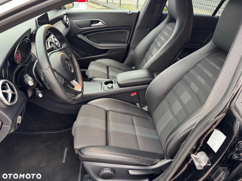 Mercedes-Benz CLA 180 7G-DCT UrbanStyle Edition - 14