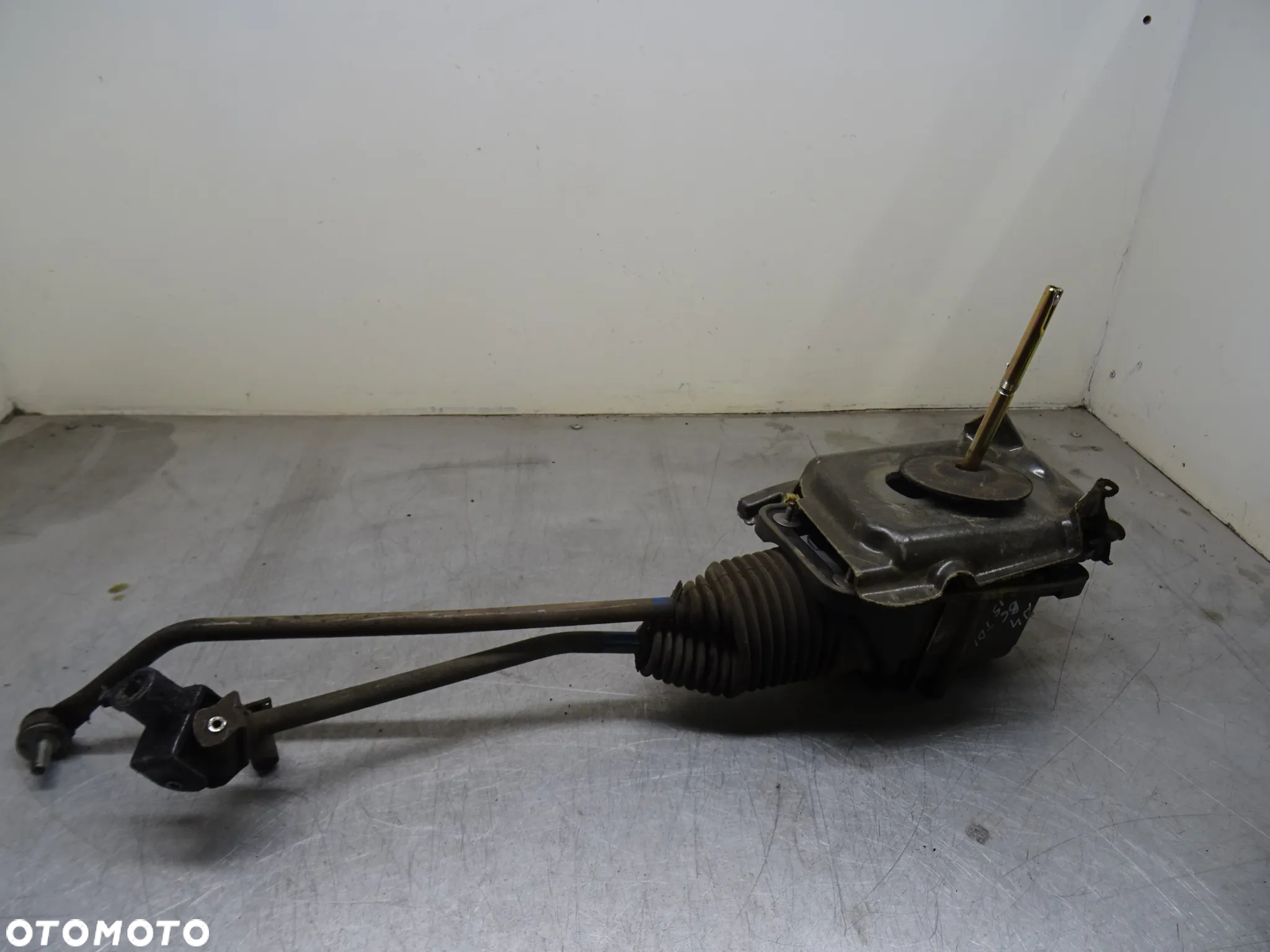 AUDI A4 B6 1.9TDI LEWAREK WYBIERAK BIEGÓW 8E0711025 - 5