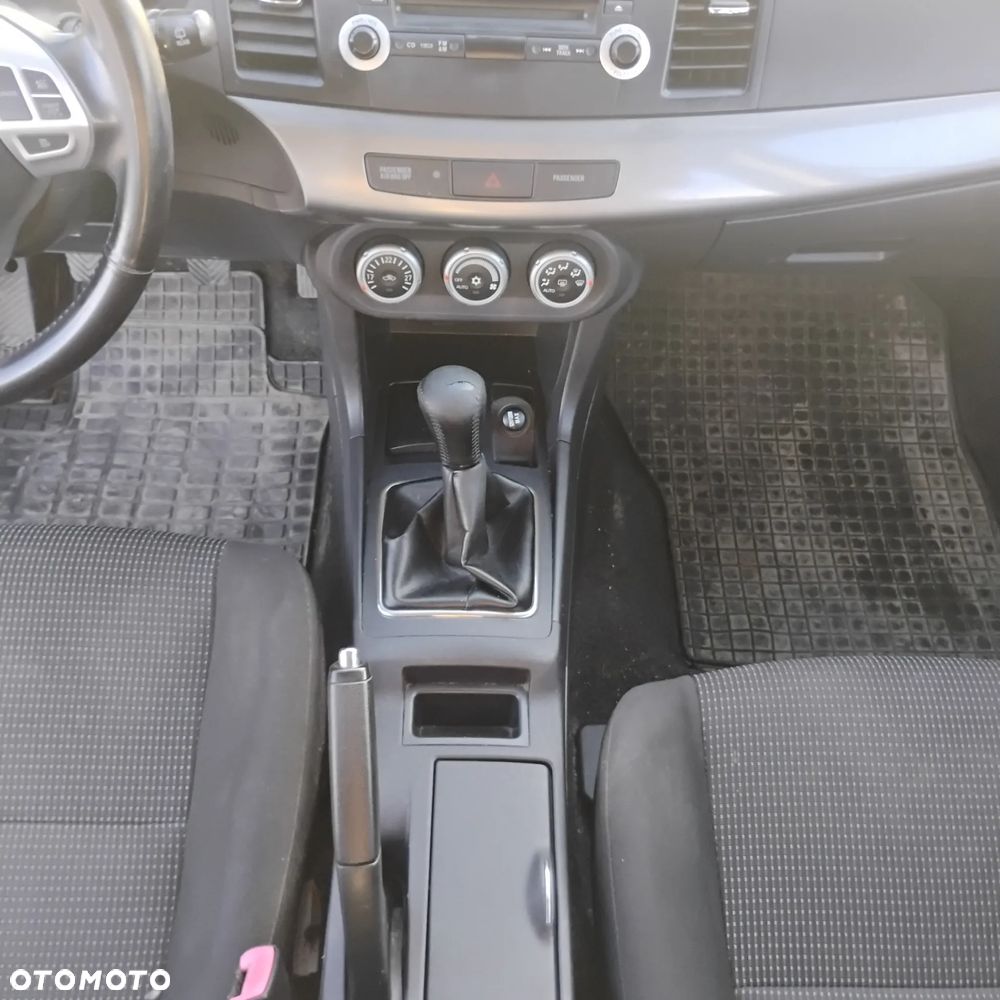 Mitsubishi Lancer - 16