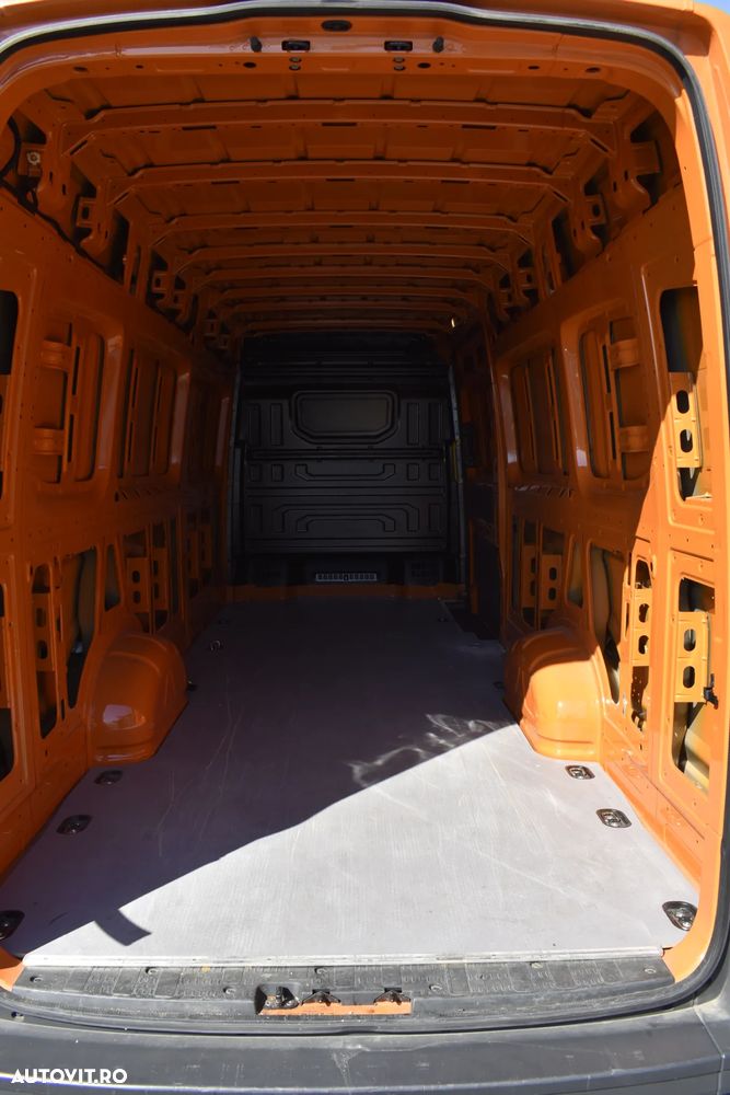 Volkswagen Crafter L4 Furgon - 12