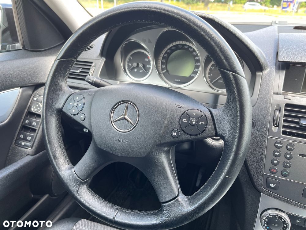 Mercedes-Benz Klasa C 180 Kompressor Automatik BlueEFFICIENCY Avantgarde - 21