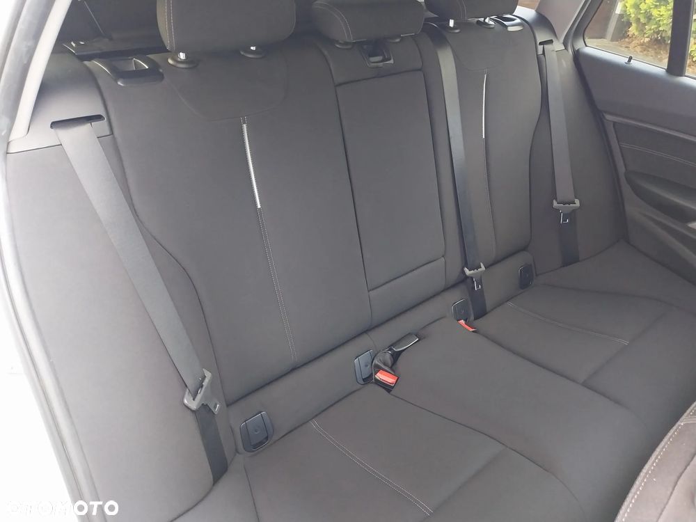 BMW Seria 3 318d Sport Line - 8
