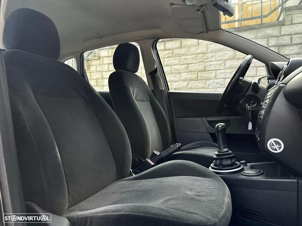 Ford Fiesta 1.25 Ghia - 9