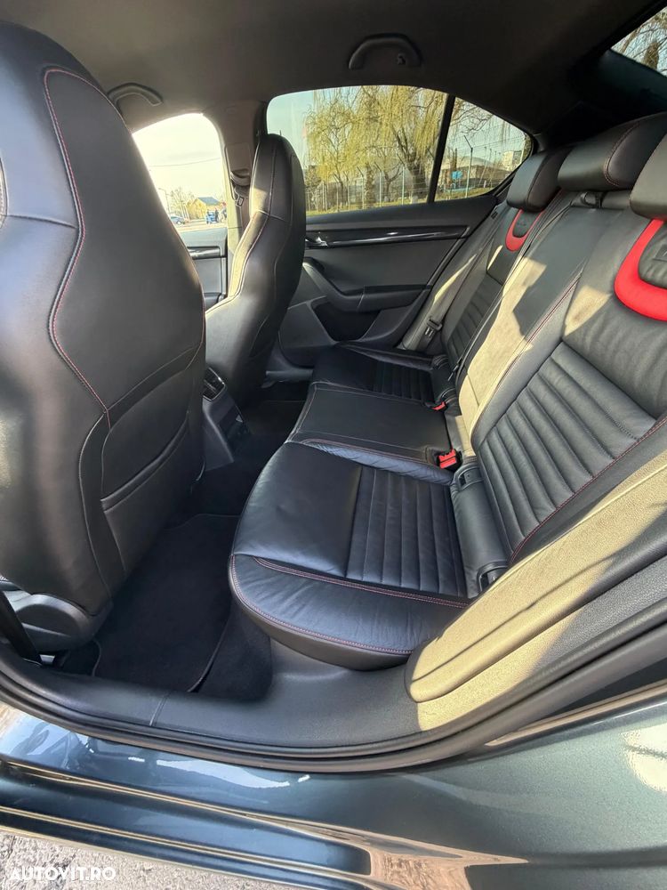 Skoda Octavia 2.0 TDI DSG RS - 18