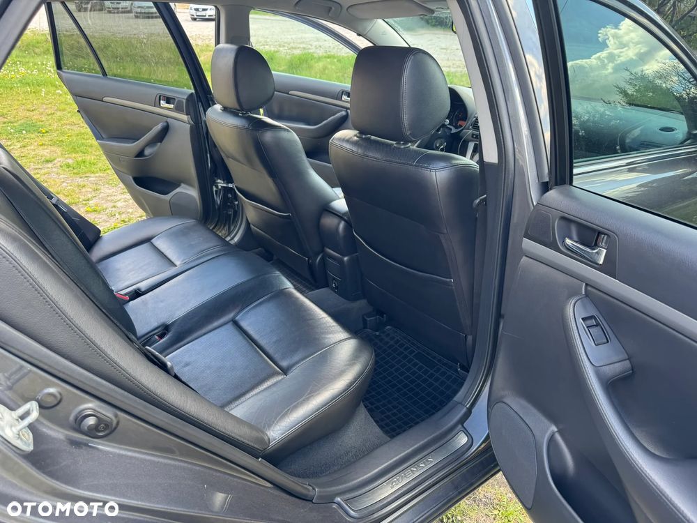 Toyota Avensis 2.2 D-4D Prestige - 20