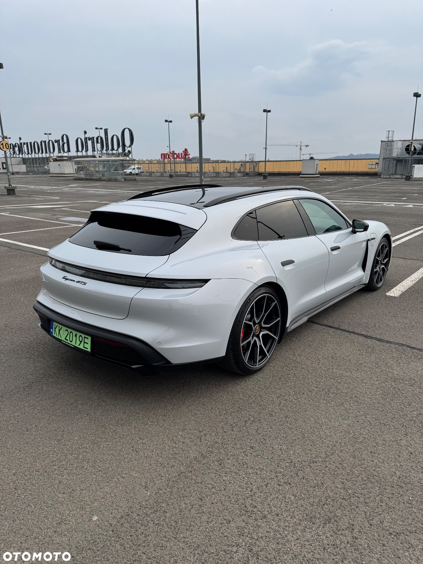 Porsche Taycan GTS Sport Turismo - 16