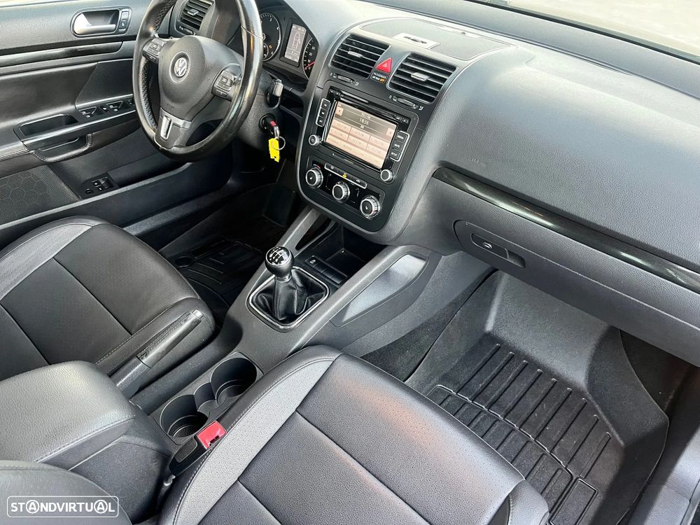 VW Jetta 2.0 TDI Highline - 3