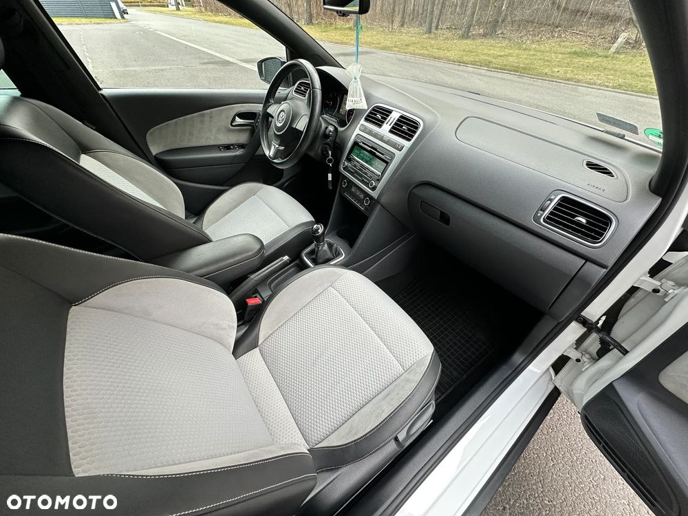 Volkswagen Polo 1.6 TDI Cross Urban White - 29