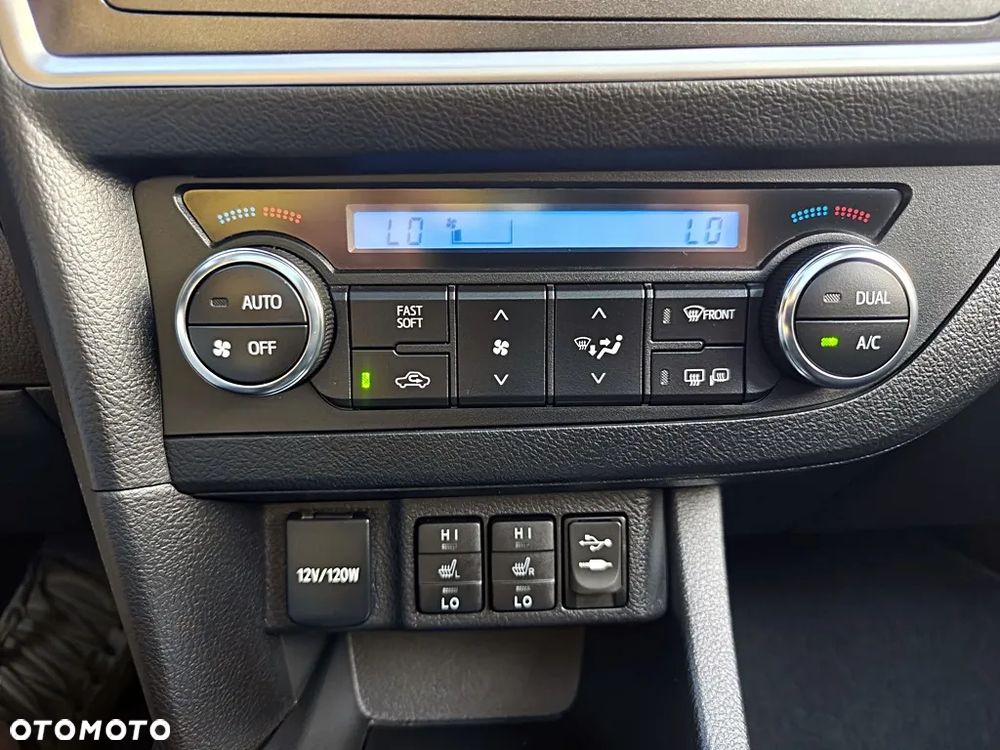 Toyota Auris 1.6 Premium Comfort MS - 23
