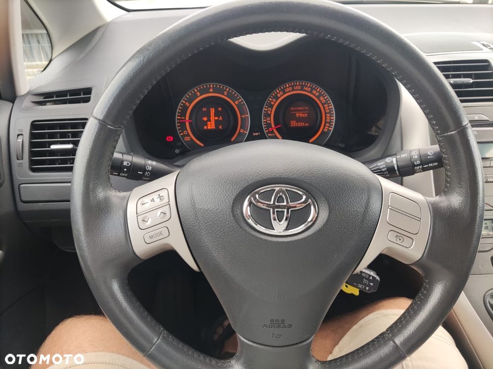 Toyota Auris 1.6 VVT-i Executive - 18
