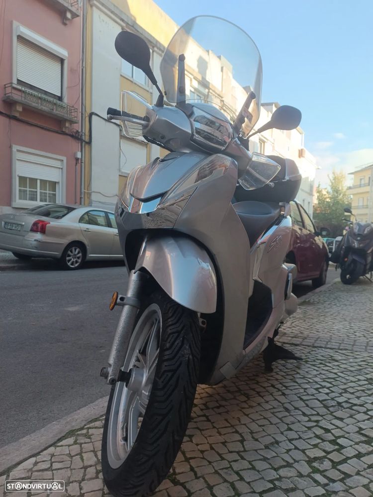 Honda SH 300i - 9