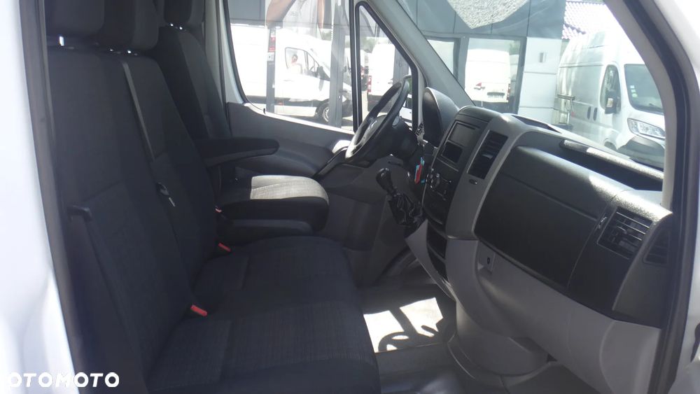 Mercedes-Benz Sprinter - 13