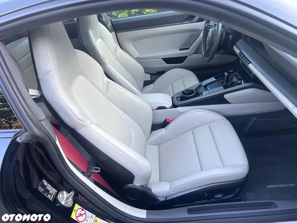 Porsche 911 Carrera 4S - 24