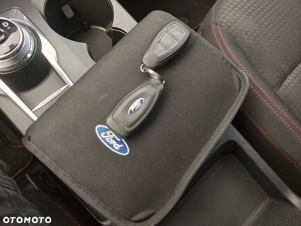 Ford Kuga - 16