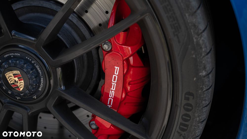 Porsche 911 Carrera 4 GTS - 36