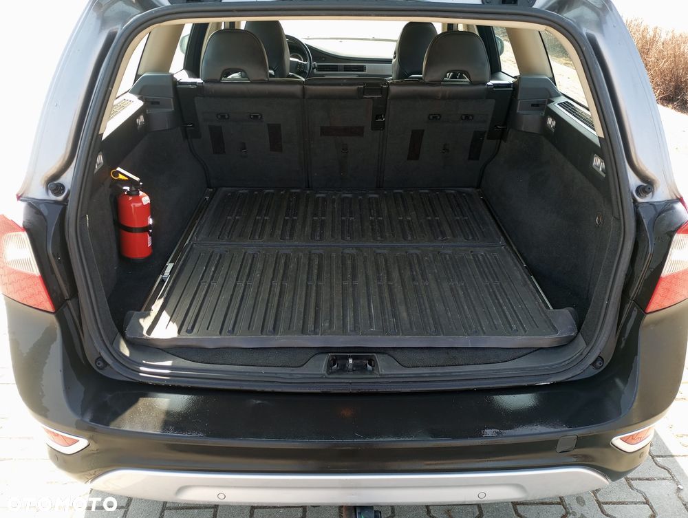Volvo XC 70 D5 AWD Momentum - 2