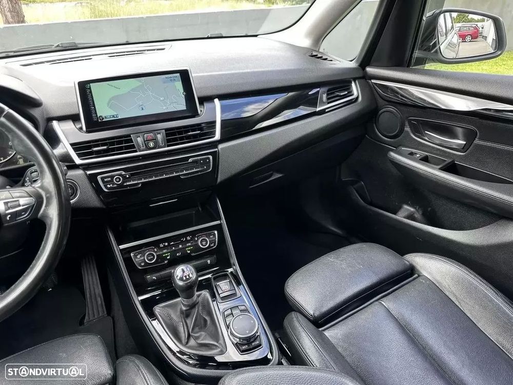 BMW 218 Active Tourer d Line Sport - 41