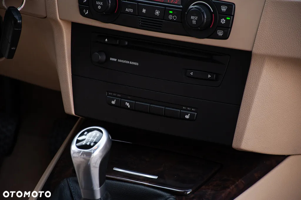 BMW Seria 3 325i - 29