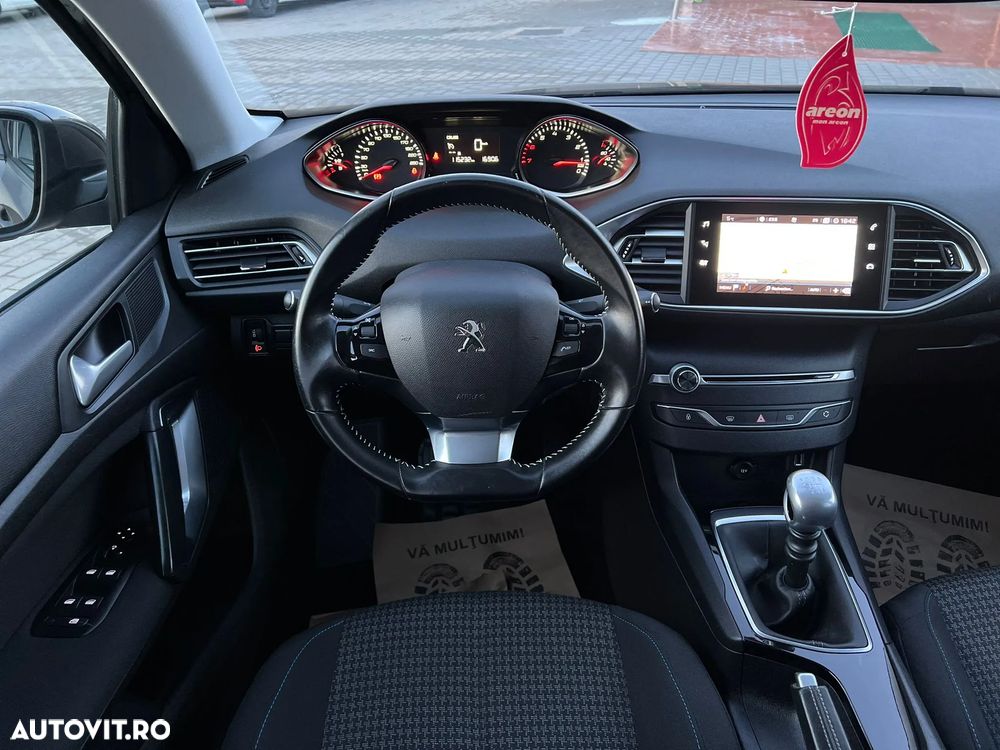 Peugeot 308 1.2 L PureTech Turbo S&S Allure - 18