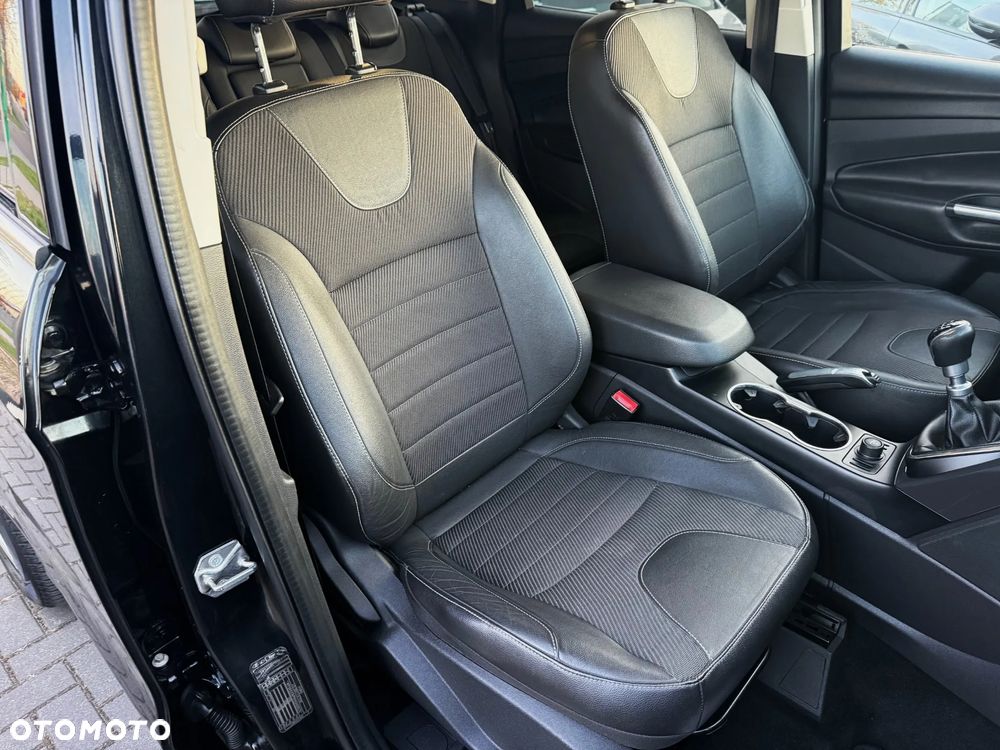 Ford Kuga 2.0 TDCi 2x4 Titanium - 14