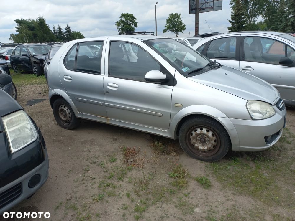 Tata Indica 1.4 benzyna 08r wszystkie części maska zderzak drzwi - 2