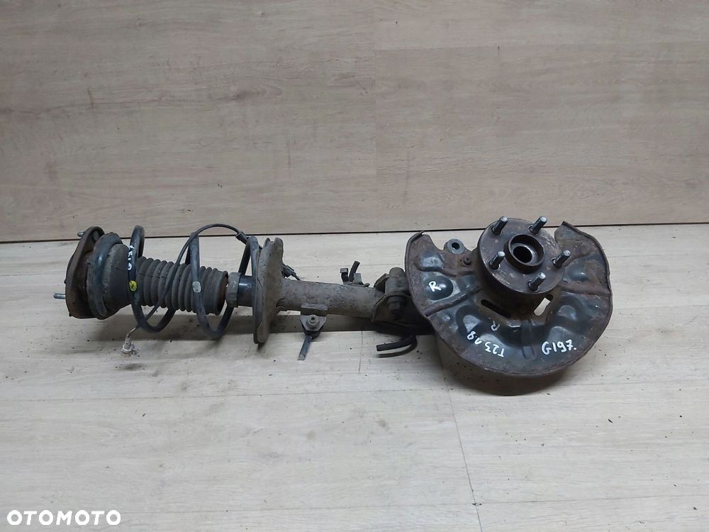 TOYOTA Avensis T25 03-08 amortyzator zwrotnica mcperson prawy przód 1,6 1,8 - 1