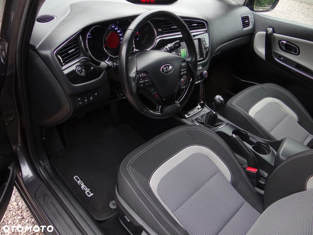 Kia Ceed 1.4 CVVT Dream Team Edition - 18