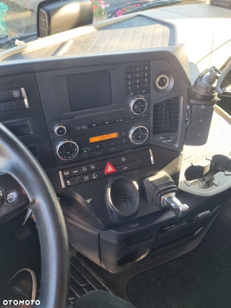 Mercedes-Benz 1845 - 6