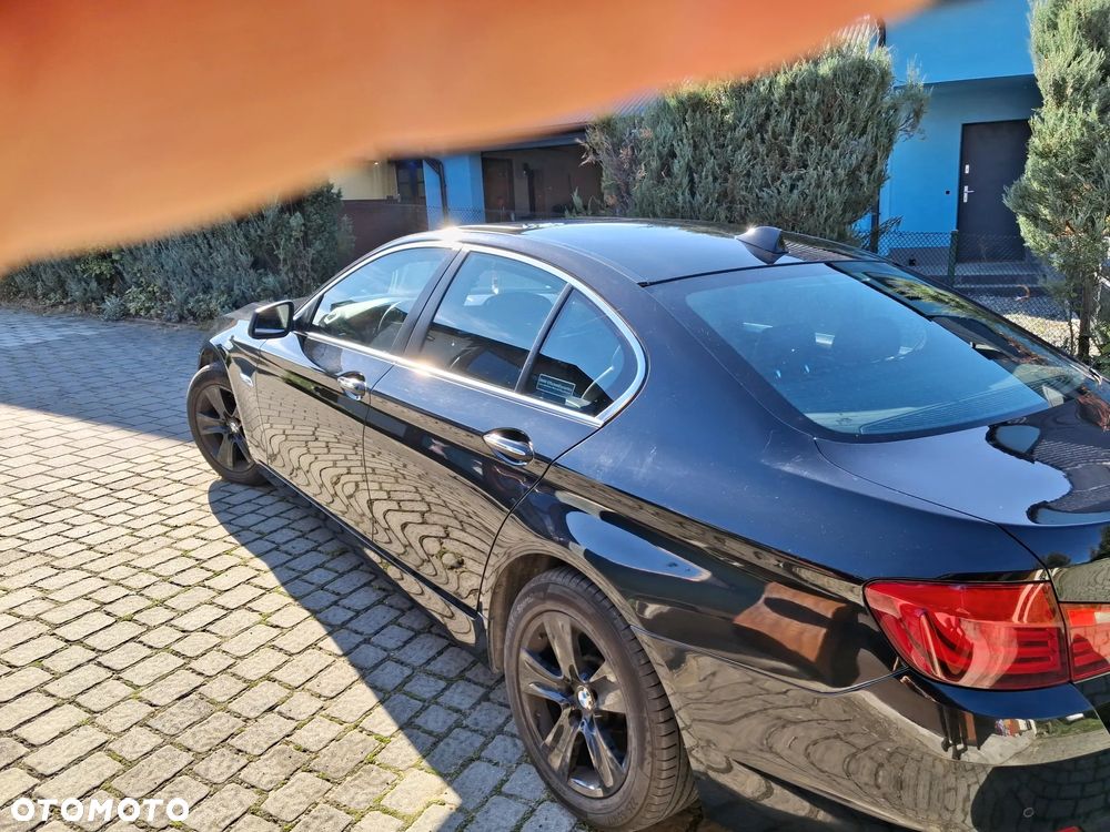 BMW Seria 5 528i xDrive Luxury Line - 2