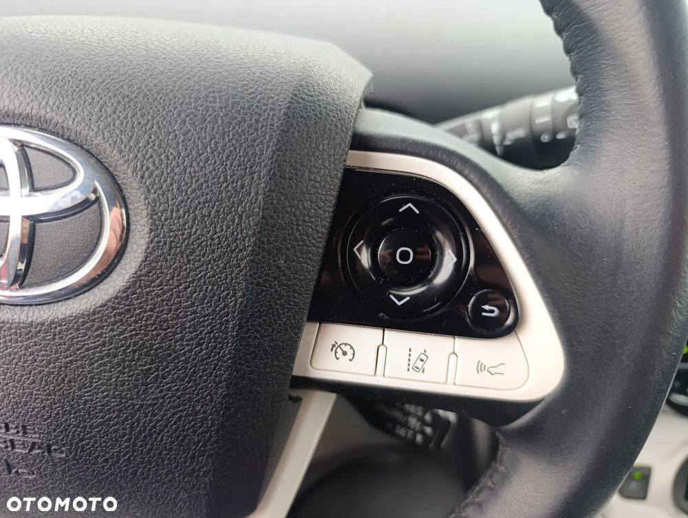 Toyota Prius Hybrid Executive - 17