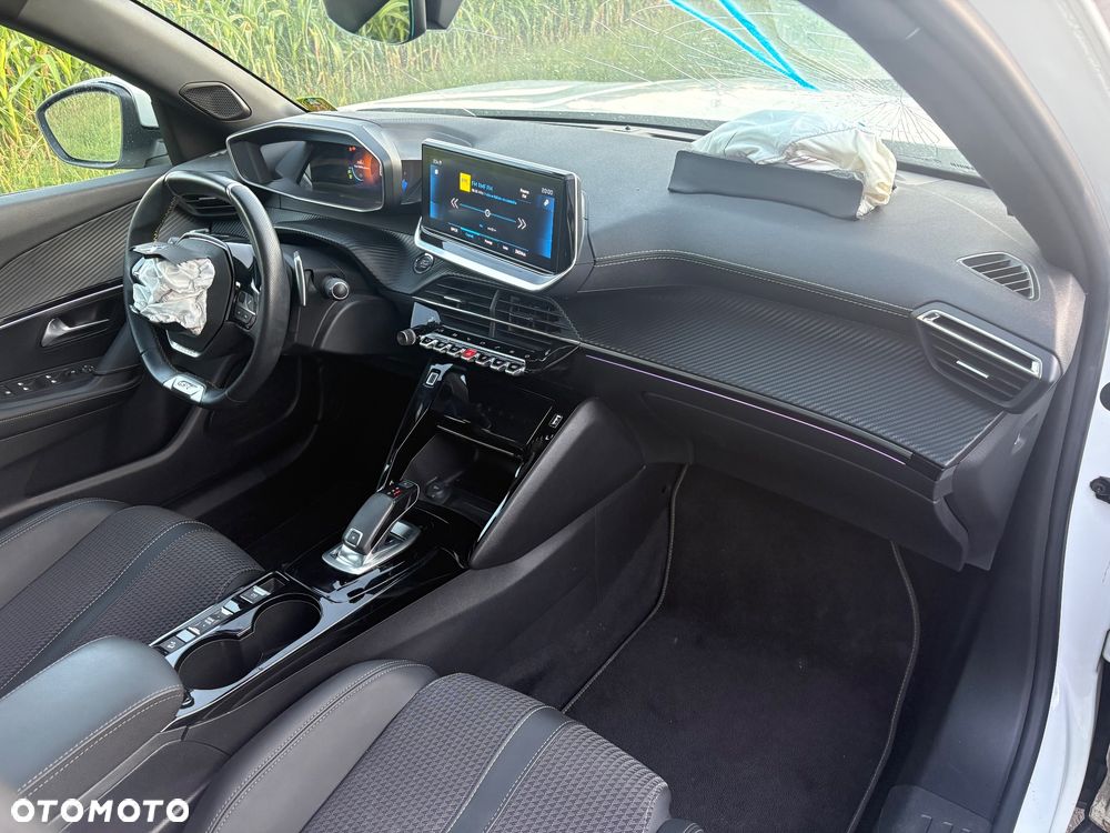 Peugeot 2008 PureTech 130 EAT8 GT - 18
