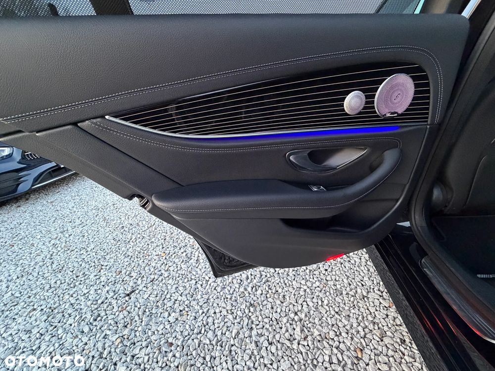 Mercedes-Benz Klasa E 220 d 4Matic 9G-TRONIC - 31