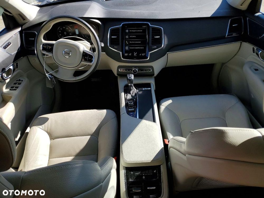 Volvo XC 90 - 8