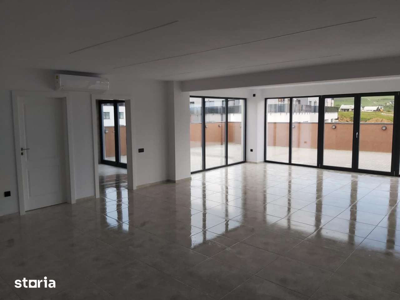 Penthouse 200 mp utili, 400 mp terasa, zona Baciu — fotografia 3