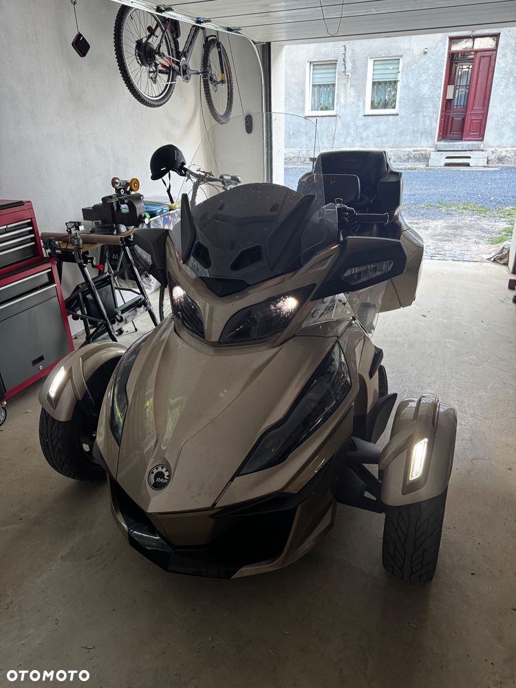 Can-Am Spyder - 2