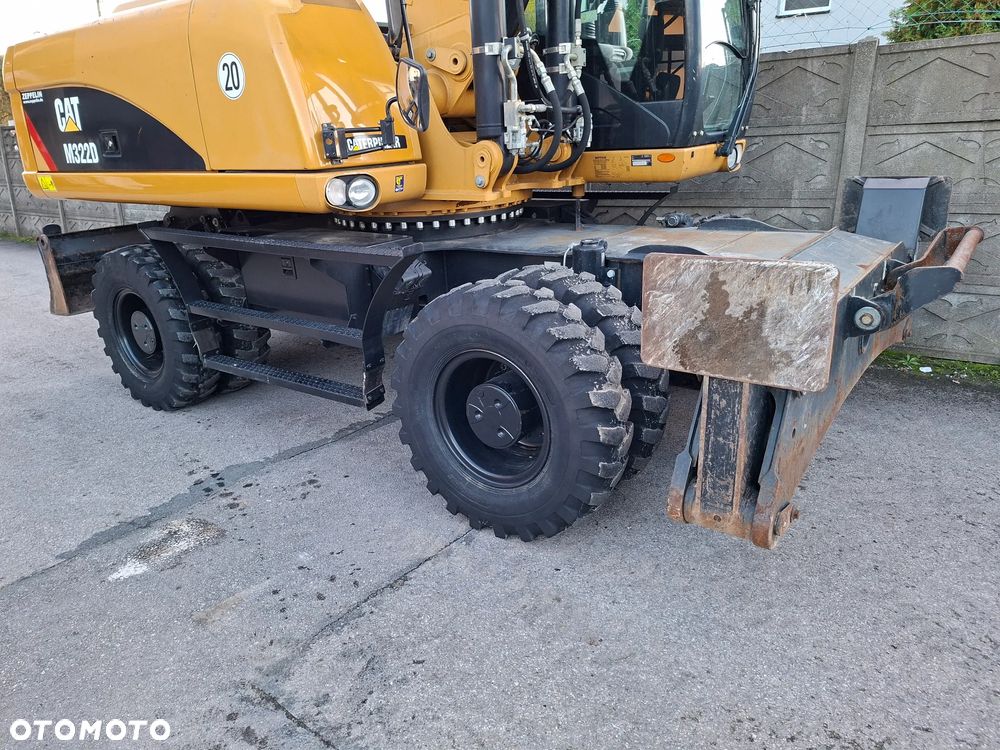 Caterpillar CAT M 322 D - 30