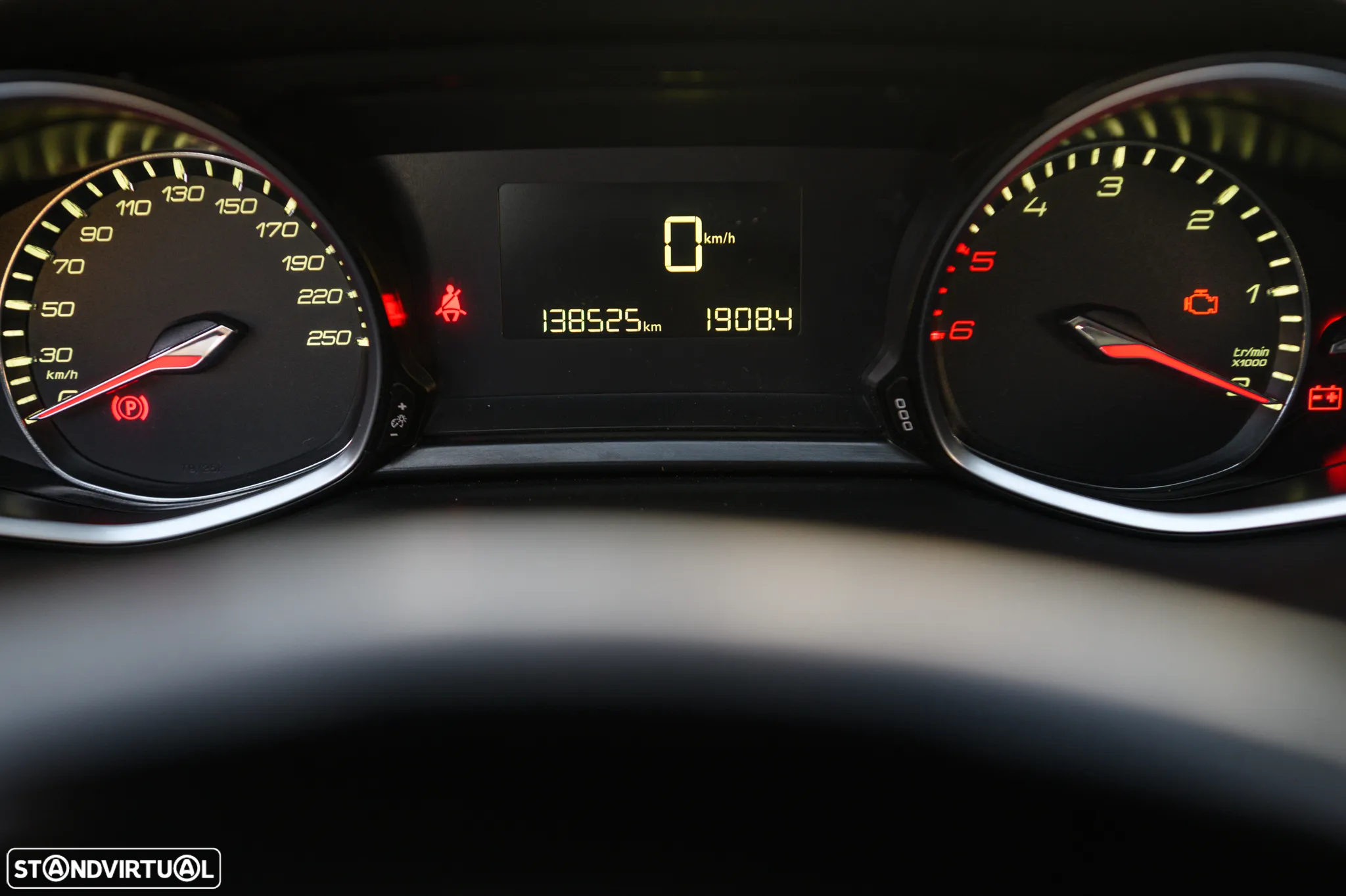 Peugeot 308 2.0 BlueHDi Allure J17 - 24