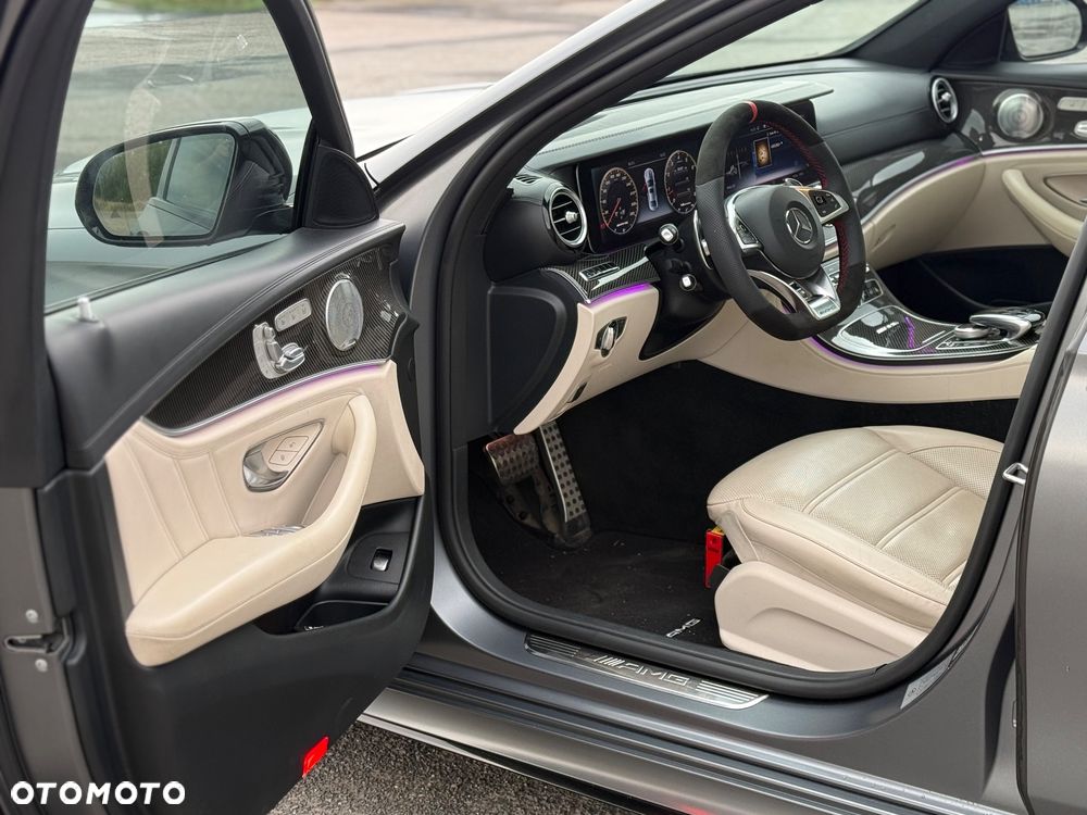 Mercedes-Benz Klasa E AMG 63 S 4Matic AMG Speedshift 9G-MCT Edition 1 - 14