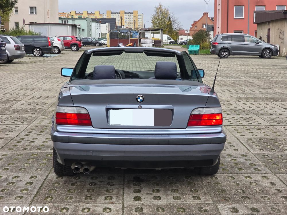 BMW Seria 3 325i - 5