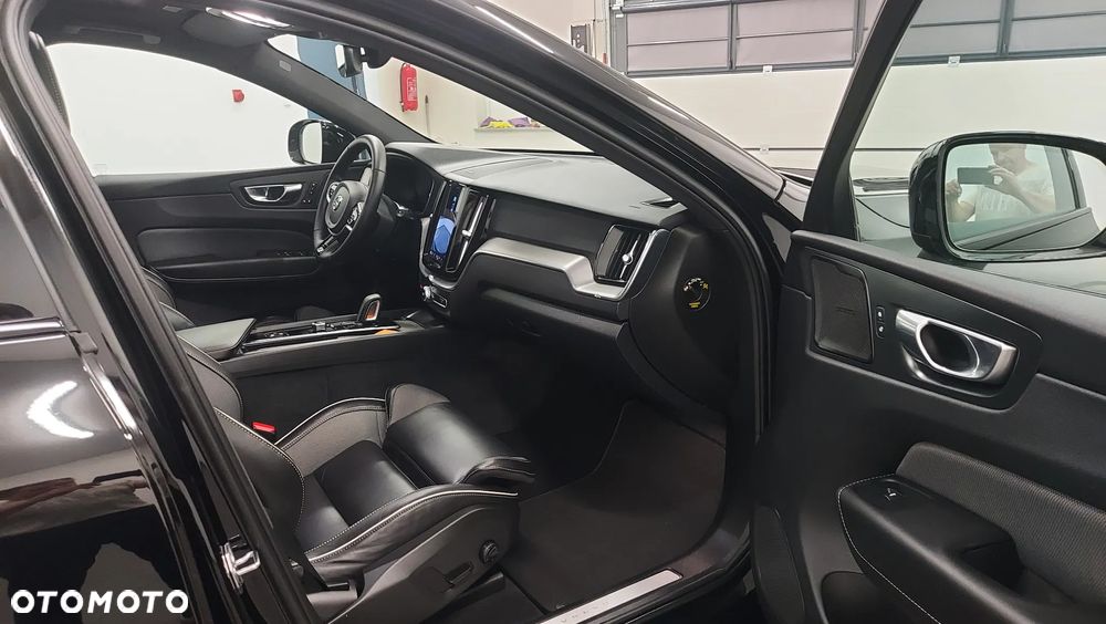 Volvo XC 60 B4 D Plus Dark - 8