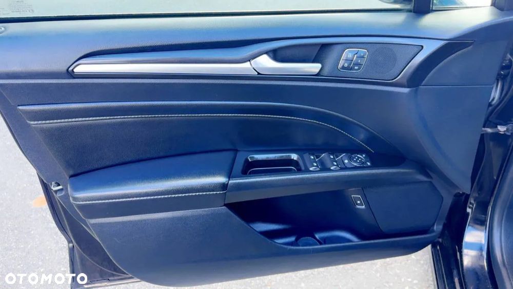 Ford Fusion 2.0 EcoBoost Titanium - 28