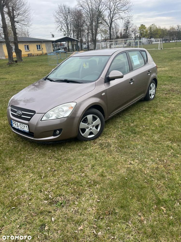 Kia Ceed 1.6 Crdi Comfort - 1