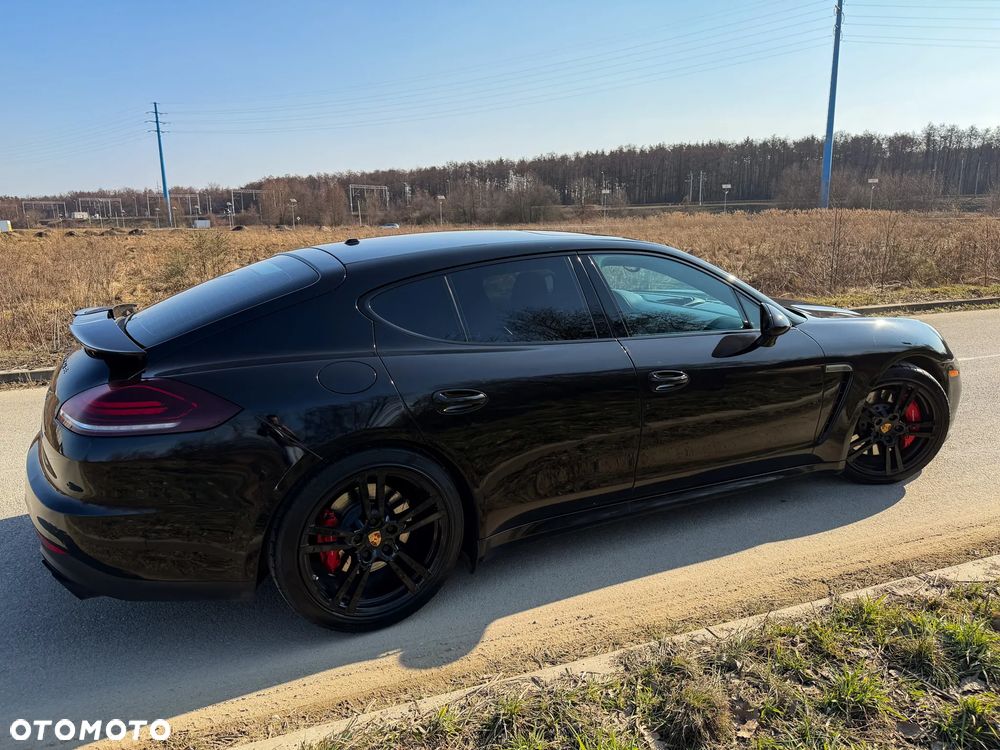 Porsche Panamera GTS PDK - 9