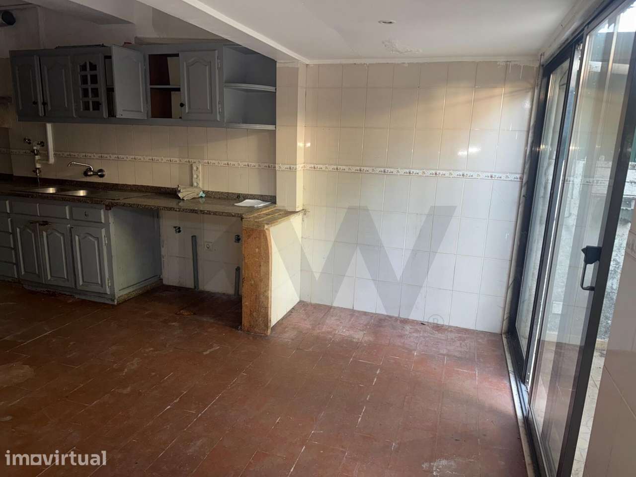 T1+1 com Logradouro de 61 m2 | 6 min do metro Amadora - Grande imagem: 5/18