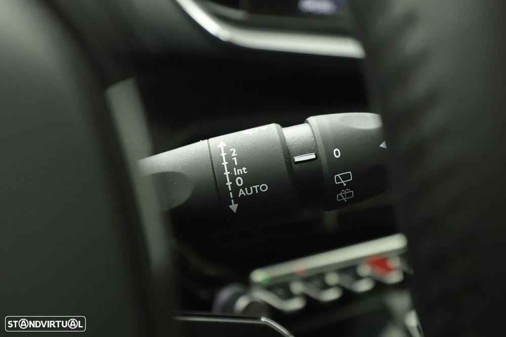 Peugeot 2008 1.2 PureTech Allure - 18