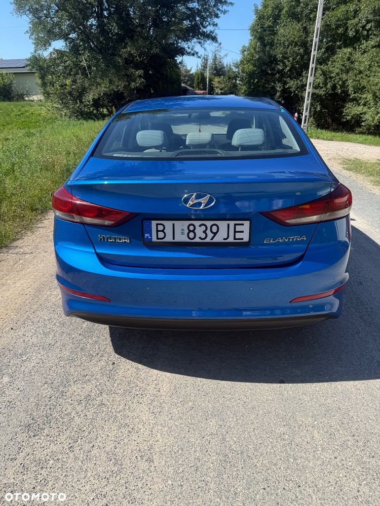 Hyundai Elantra - 9