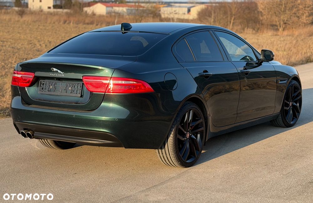 Jaguar XE 2.0 D R-Sport - 12