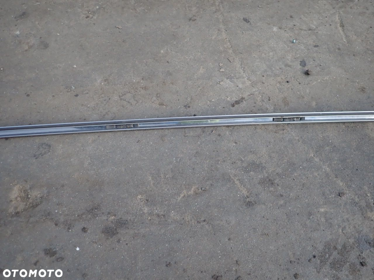 LISTWA DACHOWA PRAWA INFINITI M37X - 11