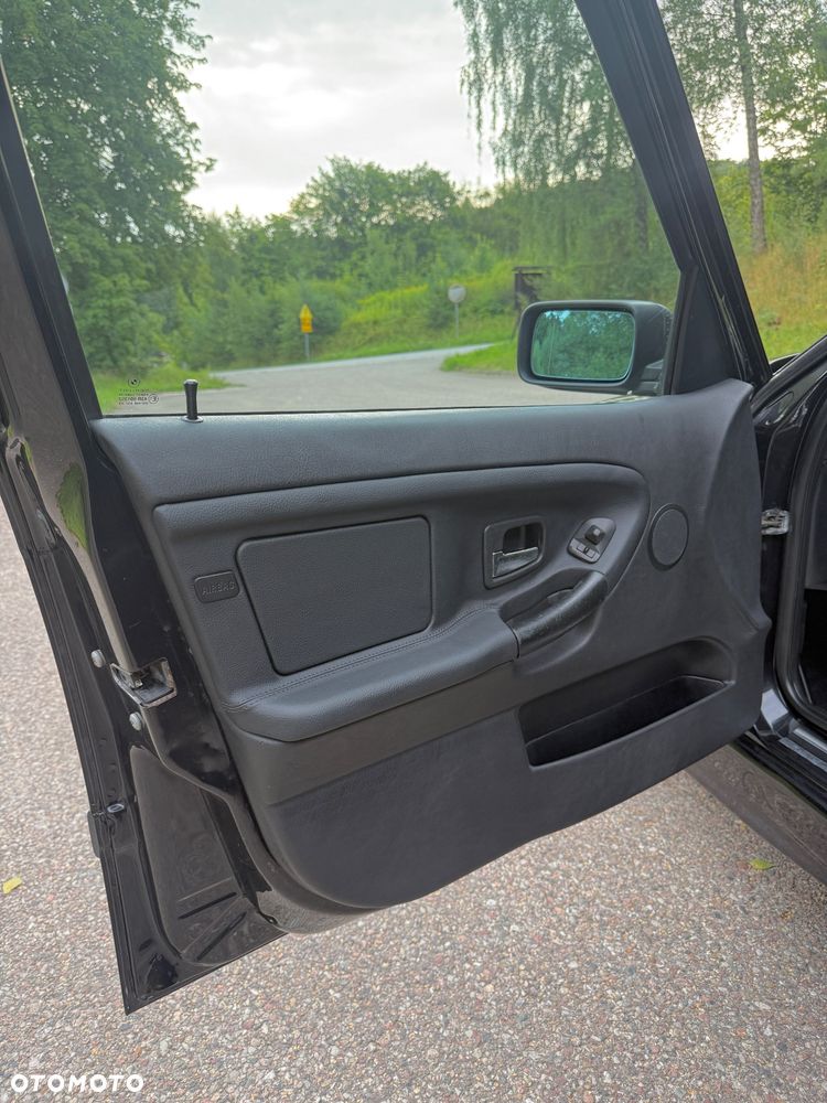 BMW Seria 3 323i - 18